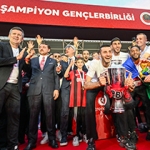 trendyol-harika-lige-yukselen-genclerbirligi-kupasini-aldi-gYXquujt.jpg
