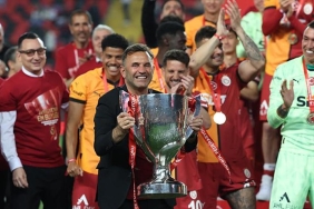 turkiye-kupasinda-sampiyon-olan-galatasaraya-cilgin-prim-cifte-kupada-kesenin-agzi-acildi-hdcKDRLd.jpg