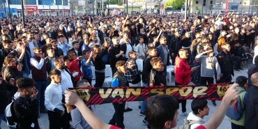 vanspor-taraftarinin-galibiyet-coskusu-rOsbP8Pr.jpg