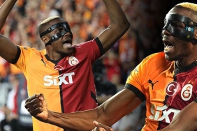 victor-osimhen-yine-atti-rekor-kirdi-zIt9sWFc.jpg