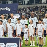 yildiz-oyuncu-kirmizi-kart-gordu-fenerbahce-10-kisi-kaldi-LCAz7YVm.jpg