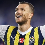 canli-transfer-ve-dzeko-imzayi-atiyor-kontrat-detaylari-ortaya-cikti-mPg4OzHZ.jpg