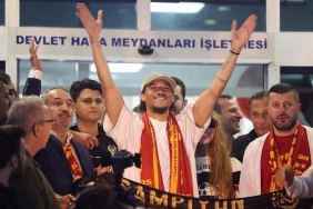 galatasarayda-leroy-sane-coskusu-avrupa-gundemine-damga-vurdu-juxrhc6f.jpg