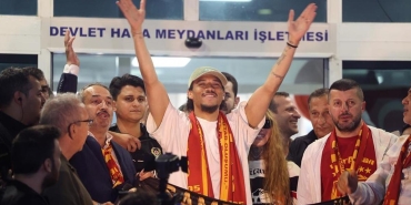 galatasarayda-leroy-sane-coskusu-avrupa-gundemine-damga-vurdu-juxrhc6f.jpg
