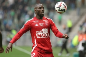 kocaelispor-defans-oyuncusu-massadio-haidara-ile-on-protokol-imzaladi-d9LBL1tc.jpg