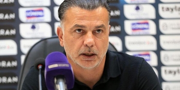 hataysporda-murat-sahin-depremi-ekibiyle-birlikte-birakti-htr2rFF7.jpg
