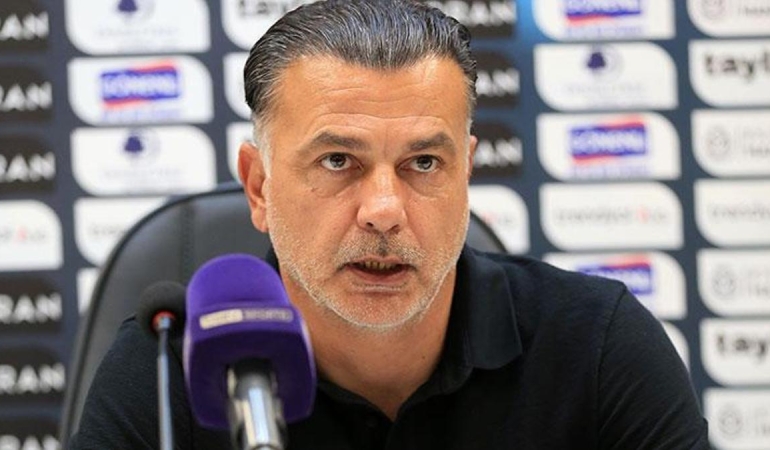 hataysporda-murat-sahin-depremi-ekibiyle-birlikte-birakti-htr2rFF7.jpg