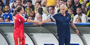 sosyal-medya-yikildi-kerem-akturkoglu-jose-mourinho-AHRYUb6K.jpg