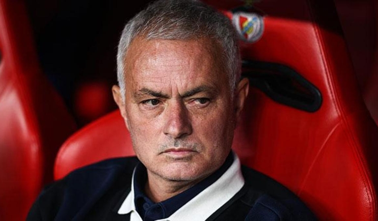 jose-mourinho-fanatike-konustu-verdigim-roportaj-fenerbahce-ile-ilgili-degil-PgAGLM5s.jpg