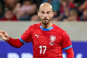 besiktasin-yildizi-cildirdi-muhabirin-sorusu-sonrasi-ortalik-karisti-BPu1f3rb.jpg