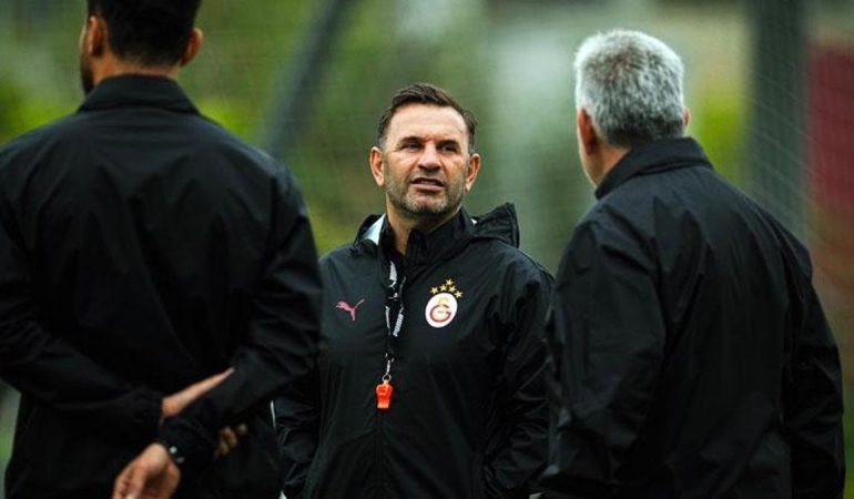 goztepe-maci-oncesi-galatasaray-orta-sahasinda-kriz-korkulan-oldu-kYg6SN2f.jpg