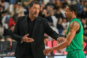 ufuk-saricanin-ilk-galibiyet-sevinci-manisa-basket-esenler-erokspor-75-95-mac-sonucu-UDBT1crl.jpg