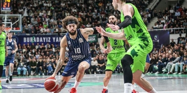 anadolu-efeste-maglubiyet-serisi-3-maca-cikti-tofas-anadolu-efes-mac-sonucu-86-79-AOIJ7Jgr.jpg