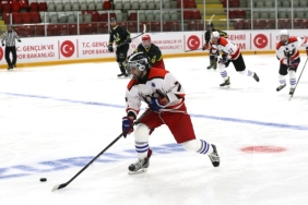 erzurumda-buz-hokeyi-kis-spor-oyunlari-sona-erdi-vyAr1kun.jpg