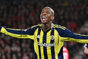 talisca-sahneye-cikti-norvec-buz-kesti-iki-golle-branni-dagitti-AU8qwWhy.jpg